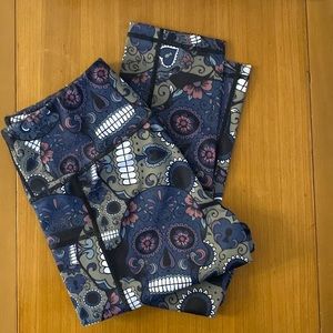 CVG Midnight Skulls Capri Leggings